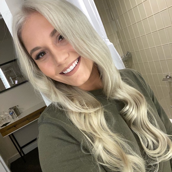 Meet your Posher, Nicole - Picture 1 of 1